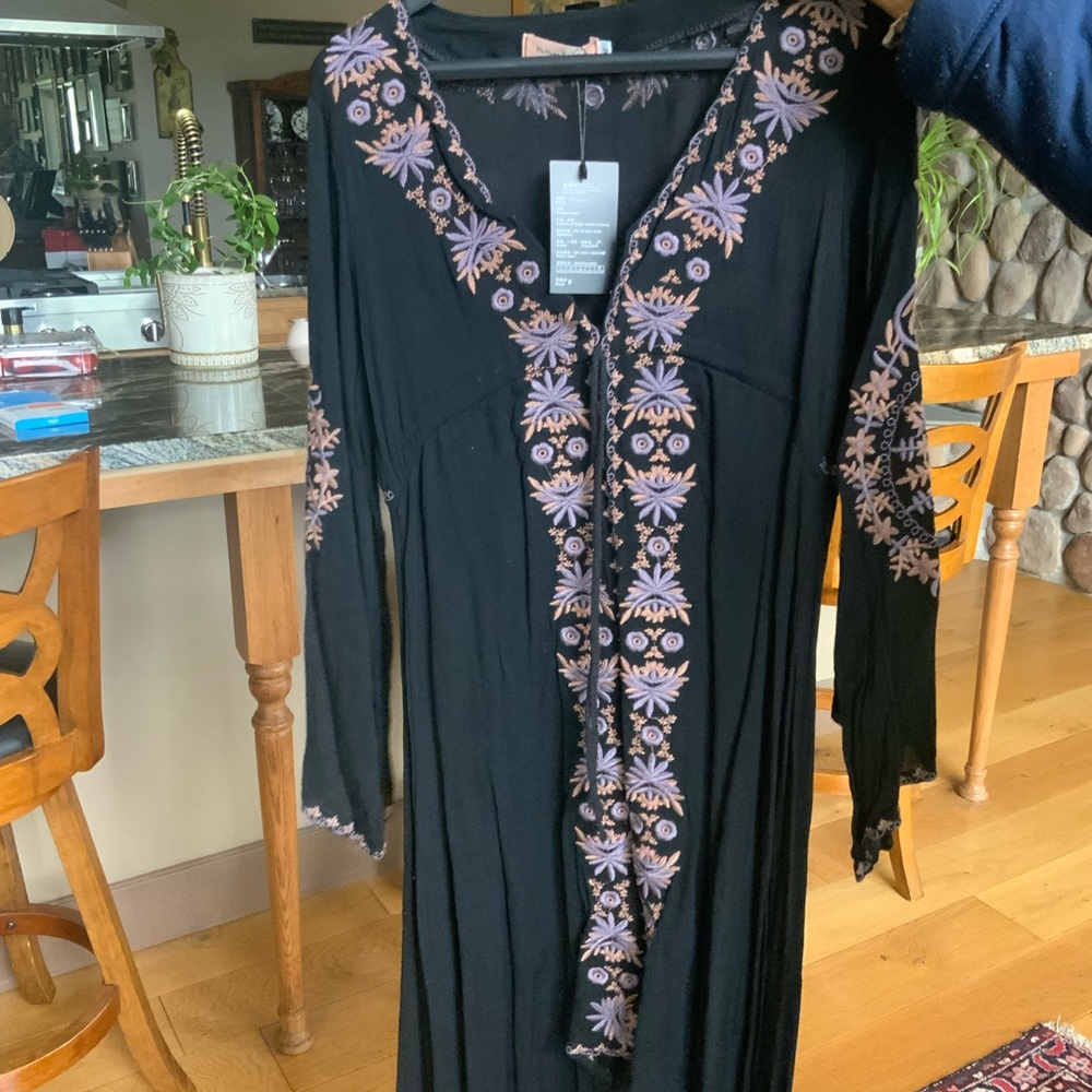 Black Long Sleeve V-Neck Resort Dress (NYT)